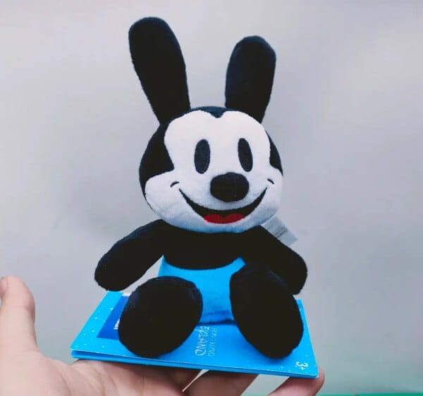Disneyland Oswald The Lucky Rabbit Magnetic Shoulder PLUSH TOY DOLL